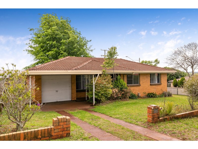 1 Clive Crescent, Darling Heights QLD 4350