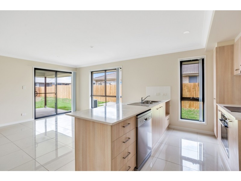 2/20 Karto Street, Cambooya QLD 4358