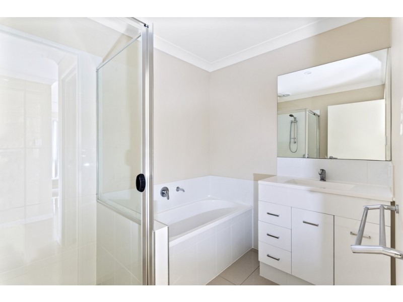 2/20 Karto Street, Cambooya QLD 4358