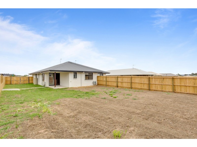 2/20 Karto Street, Cambooya QLD 4358