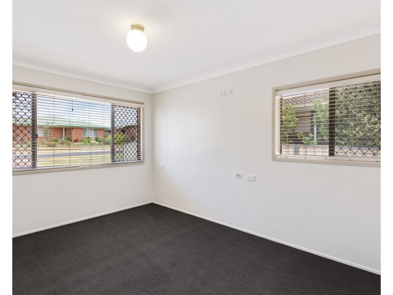 27 Arabian Street, Harristown QLD 4350