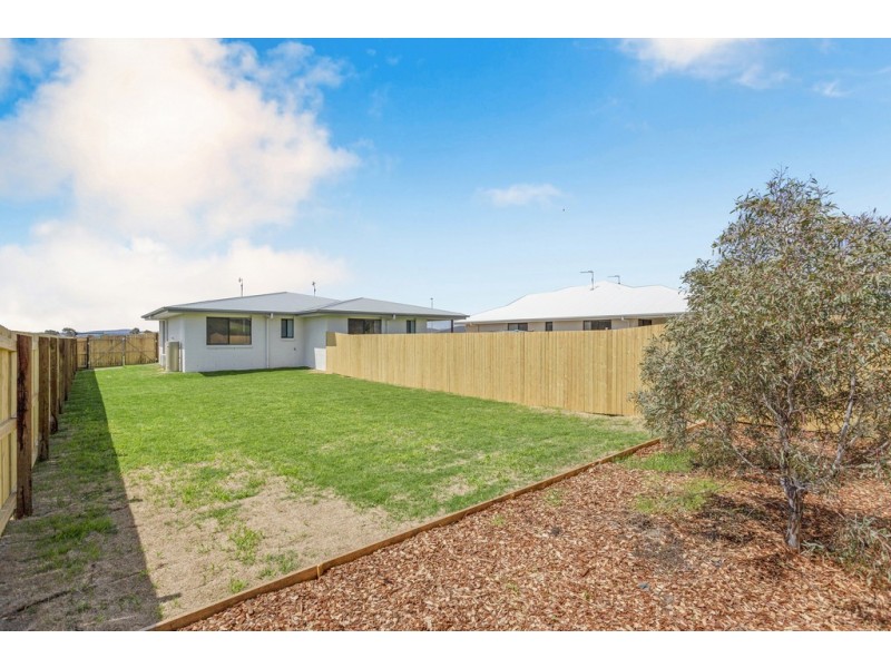 2/118 Magpie Drive, Cambooya QLD 4358