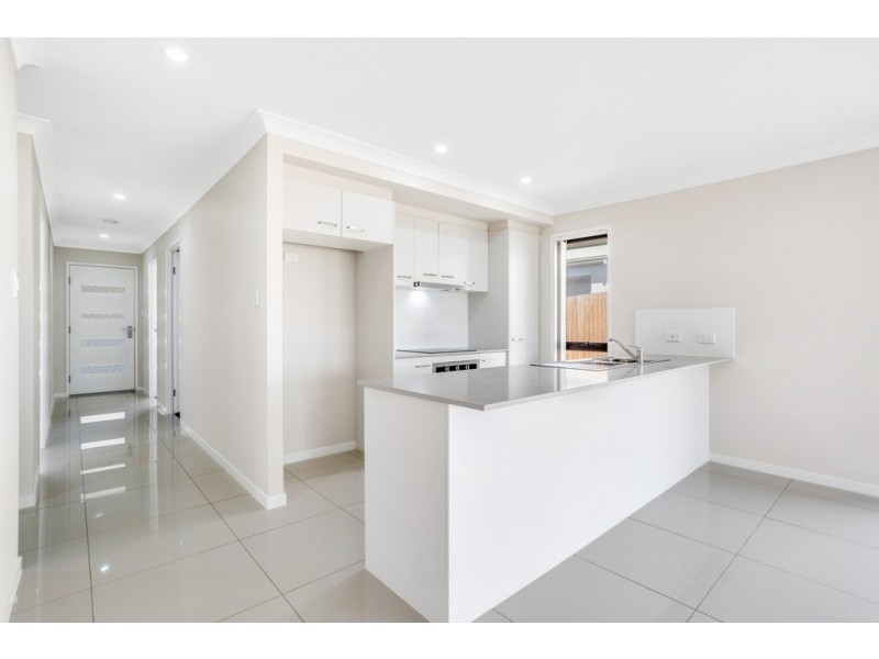 1/27 Myrtleford Crescent, Cambooya QLD 4358