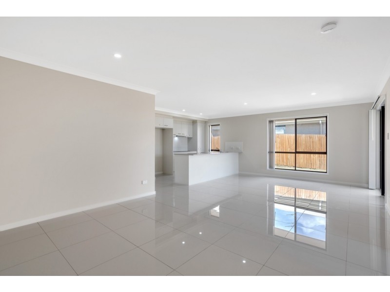 1/27 Myrtleford Crescent, Cambooya QLD 4358