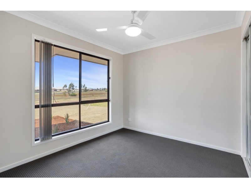1/27 Myrtleford Crescent, Cambooya QLD 4358