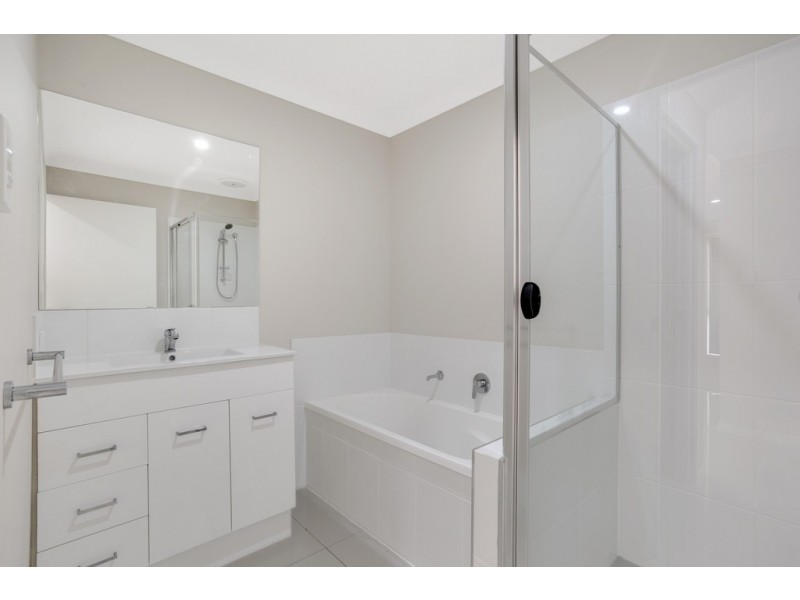 1/27 Myrtleford Crescent, Cambooya QLD 4358