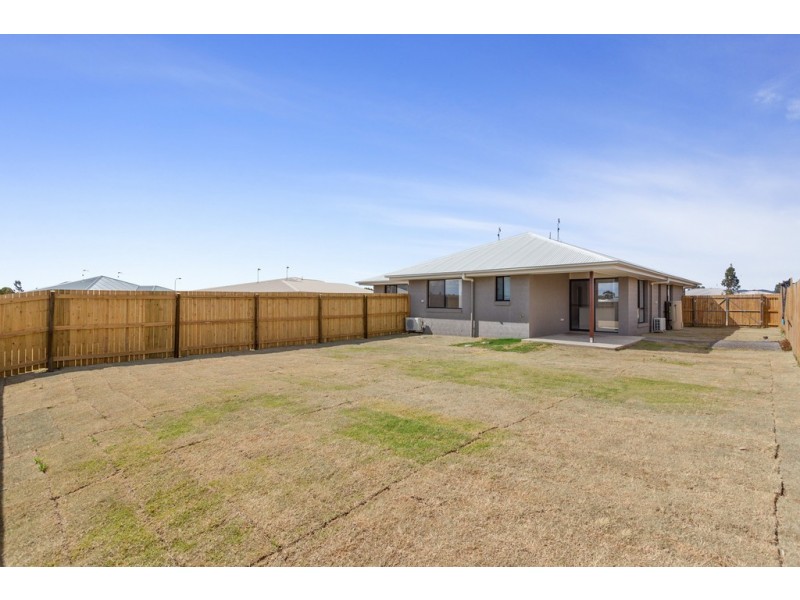 1/27 Myrtleford Crescent, Cambooya QLD 4358