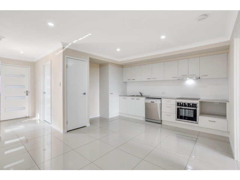 2/27 Myrtleford Crescent, Cambooya QLD 4358