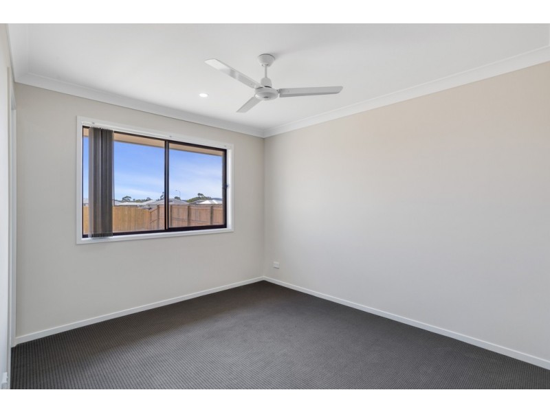 2/27 Myrtleford Crescent, Cambooya QLD 4358