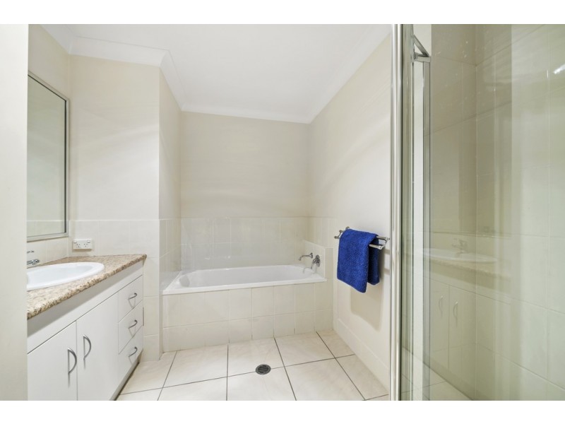 2/10 Devon Street, Newtown QLD 4350