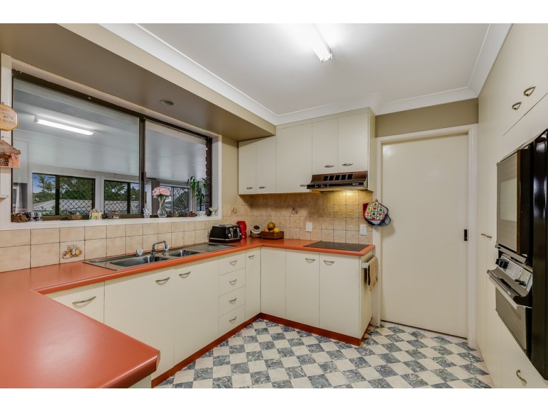 10 Smythe Street, Kearneys Spring QLD 4350