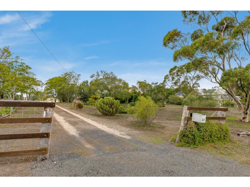 20 Thomas Street, Meringandan West QLD 4352