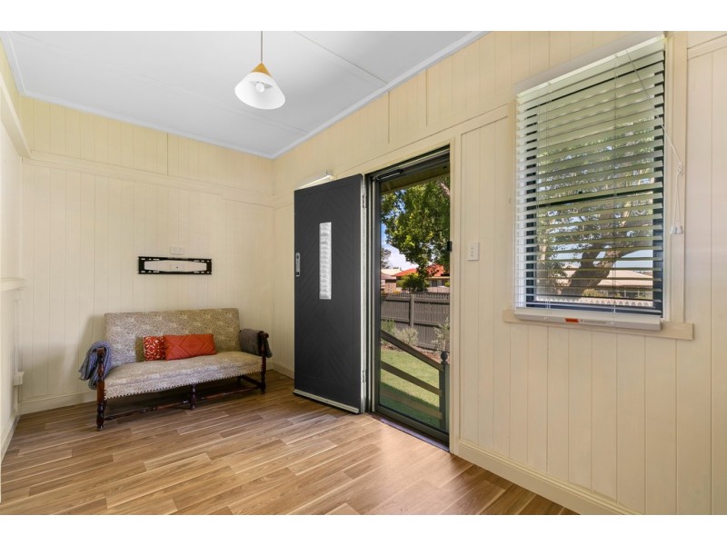 43 Anzac Avenue, Newtown QLD 4350