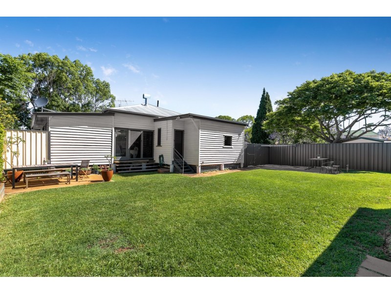 43 Anzac Avenue, Newtown QLD 4350