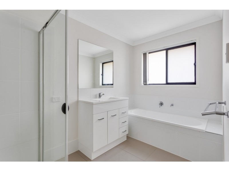 32 Magpie Drive, Cambooya QLD 4358