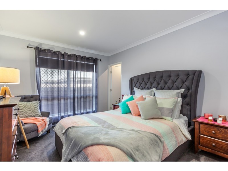 75 Barlow Street, Cranley QLD 4350