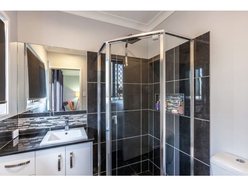 75 Barlow Street, Cranley QLD 4350