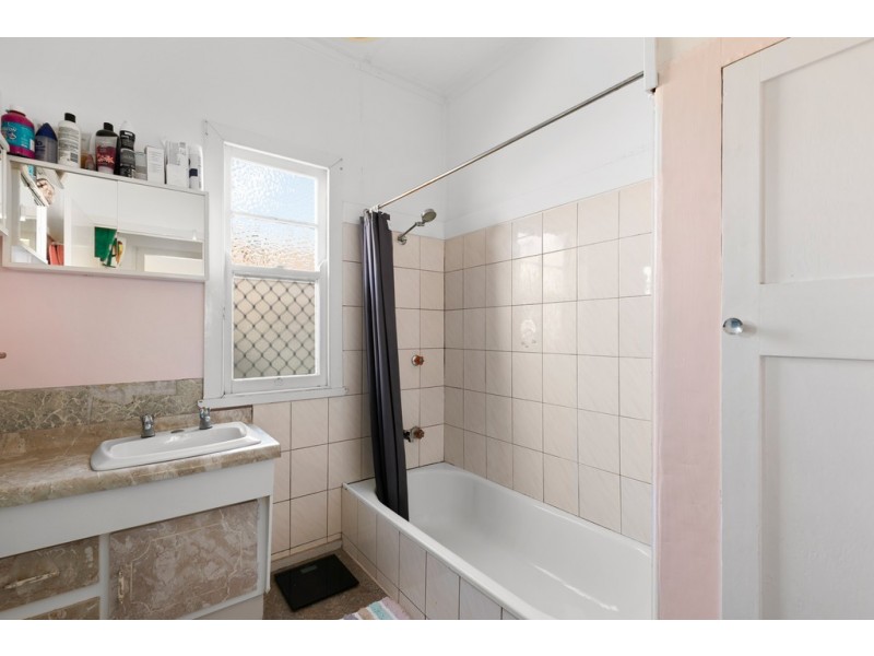 11 Mirle Street, Newtown QLD 4350