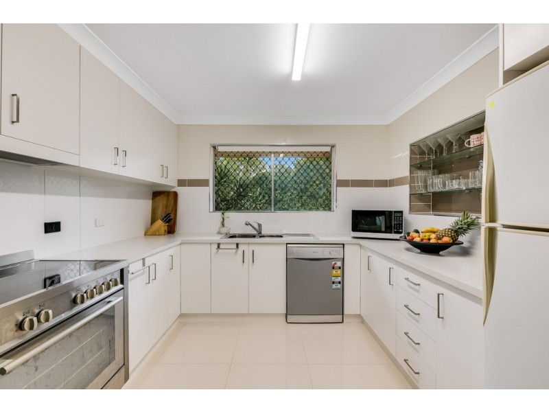 25 Welcombe Avenue, Rockville QLD 4350