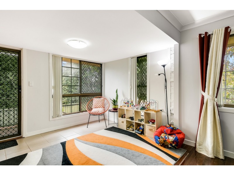 25 Welcombe Avenue, Rockville QLD 4350