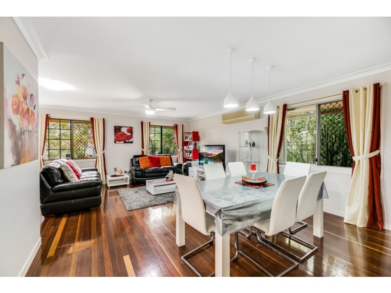 25 Welcombe Avenue, Rockville QLD 4350