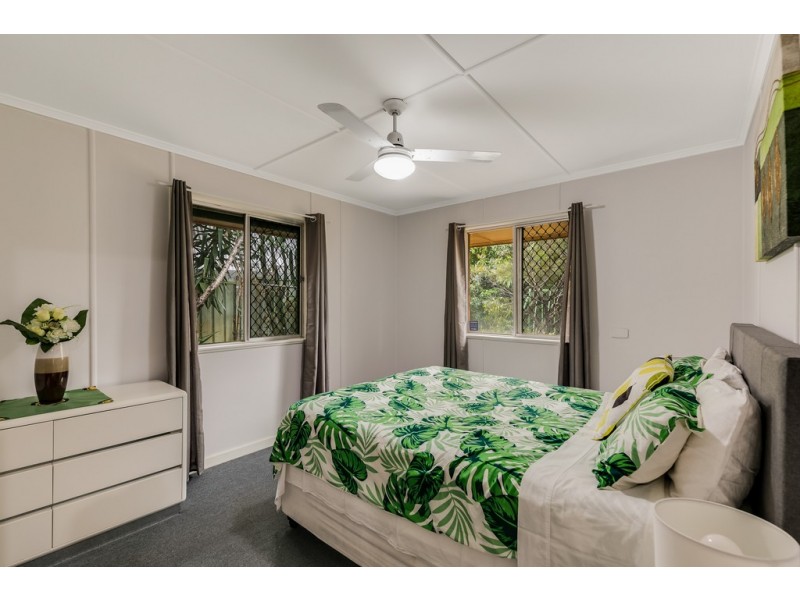 25 Welcombe Avenue, Rockville QLD 4350