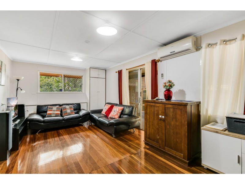 25 Welcombe Avenue, Rockville QLD 4350