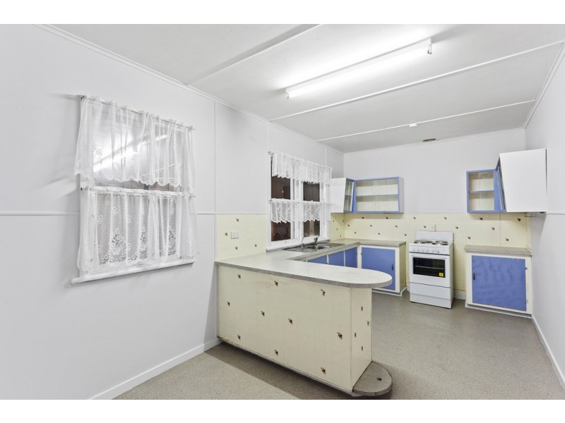 32 Priest Street, Rockville QLD 4350