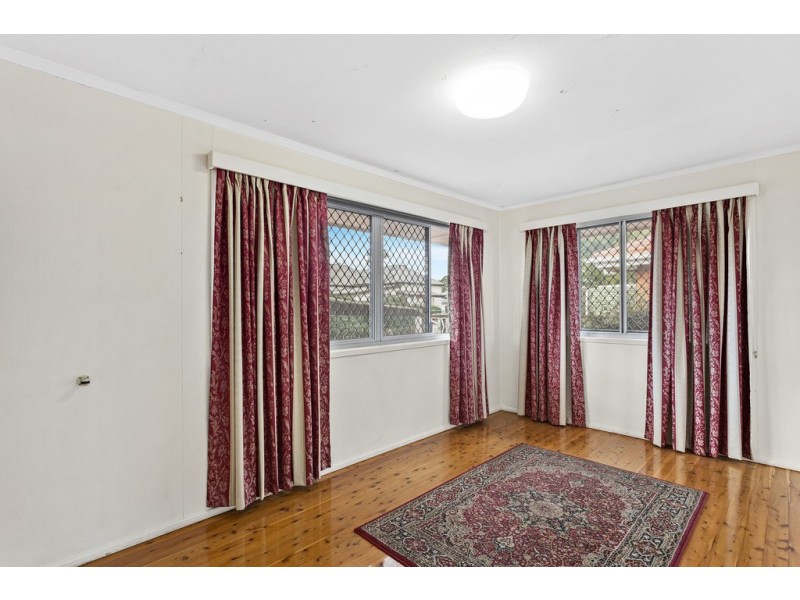 11 Allenby Street, Newtown QLD 4350