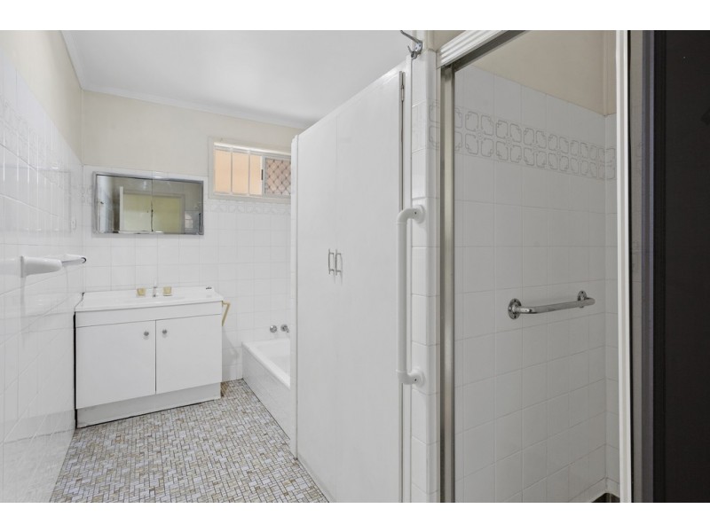 11 Allenby Street, Newtown QLD 4350