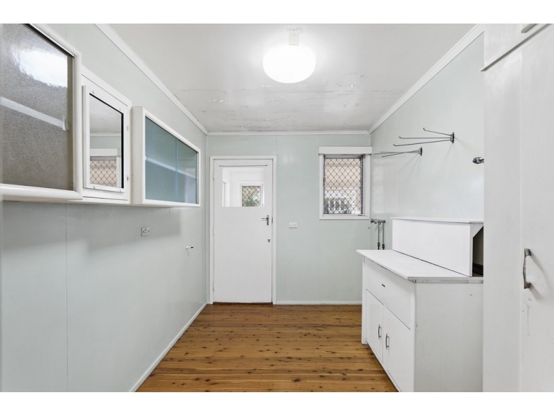 11 Allenby Street, Newtown QLD 4350