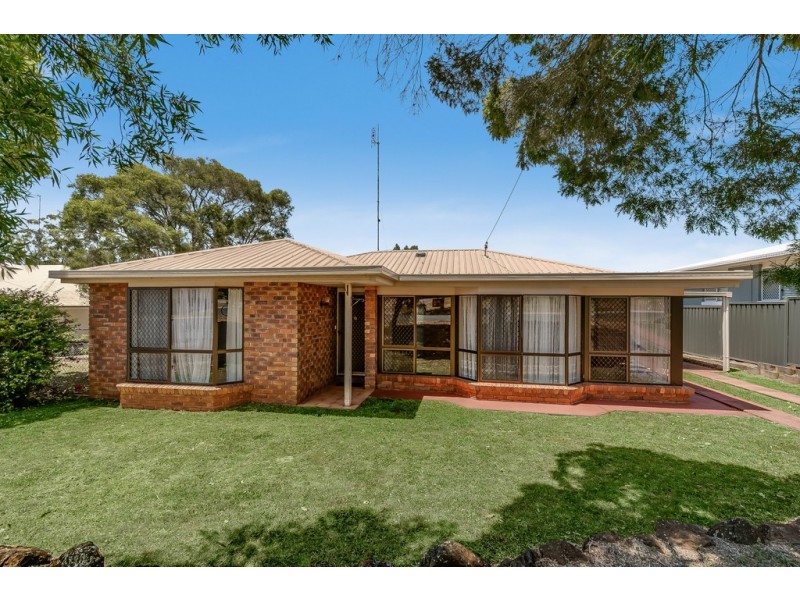 4 Agnes Street, Centenary Heights QLD 4350