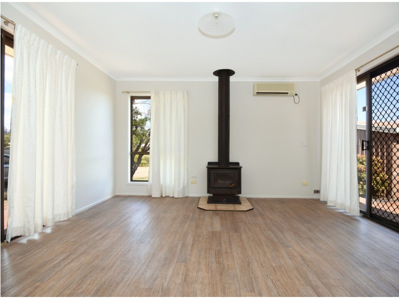 4 Agnes Street, Centenary Heights QLD 4350