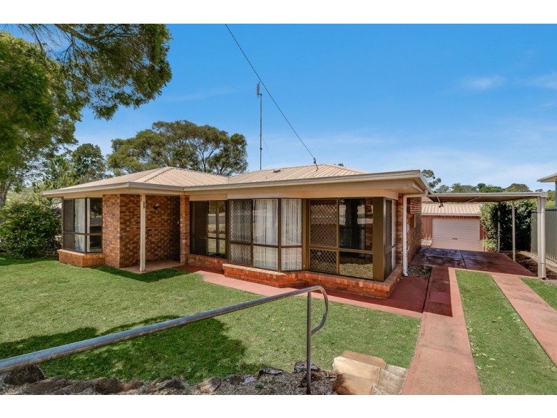 4 Agnes Street, Centenary Heights QLD 4350