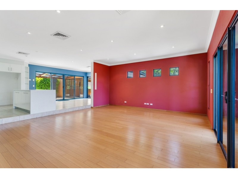 26 Hilltop Crescent, Blue Mountain Heights QLD 4350