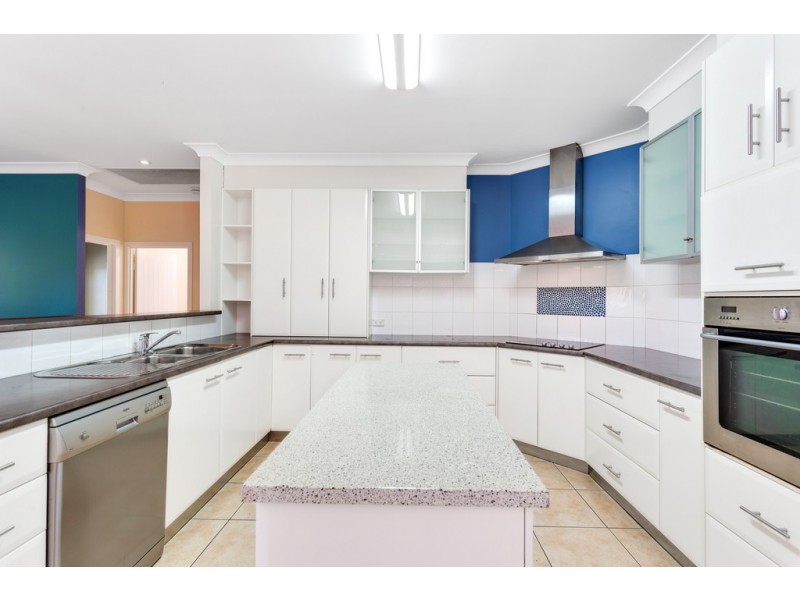 26 Hilltop Crescent, Blue Mountain Heights QLD 4350