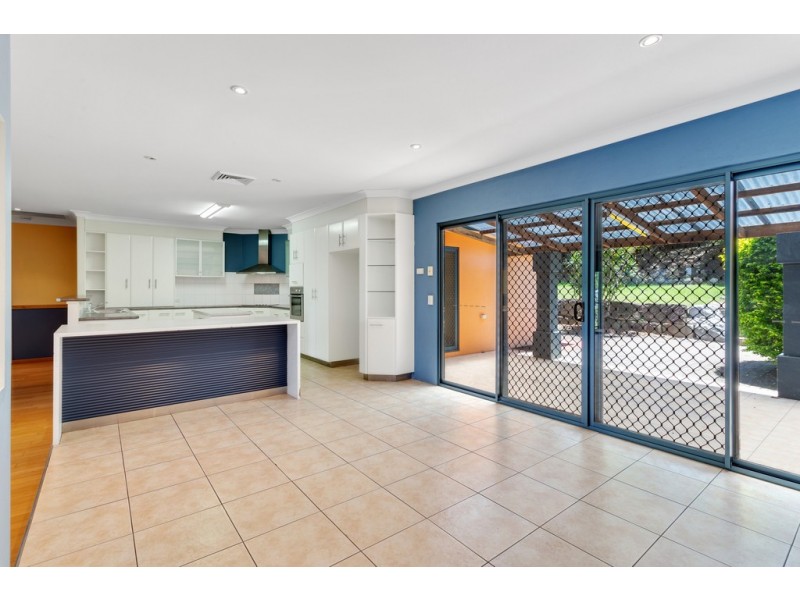 26 Hilltop Crescent, Blue Mountain Heights QLD 4350