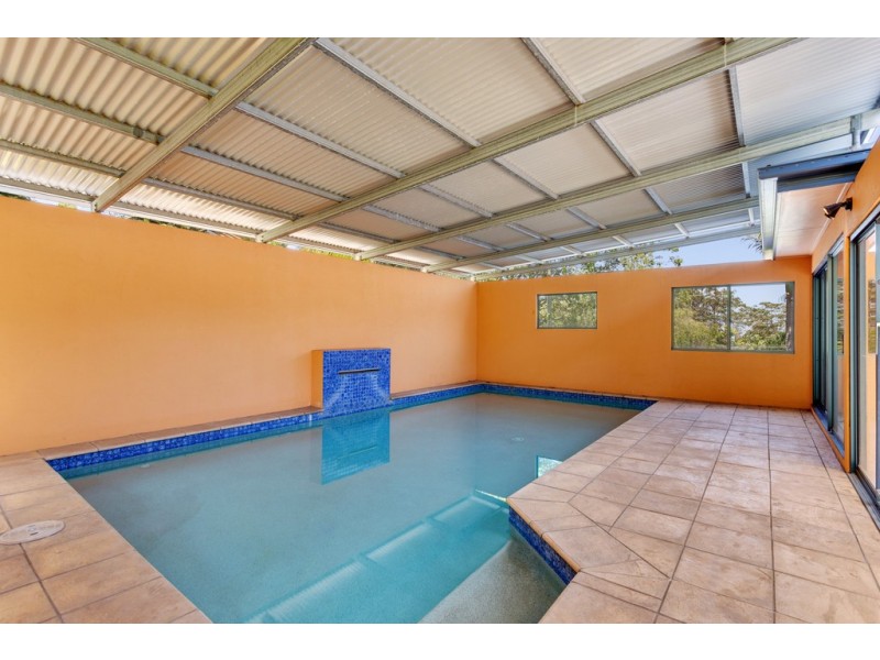 26 Hilltop Crescent, Blue Mountain Heights QLD 4350