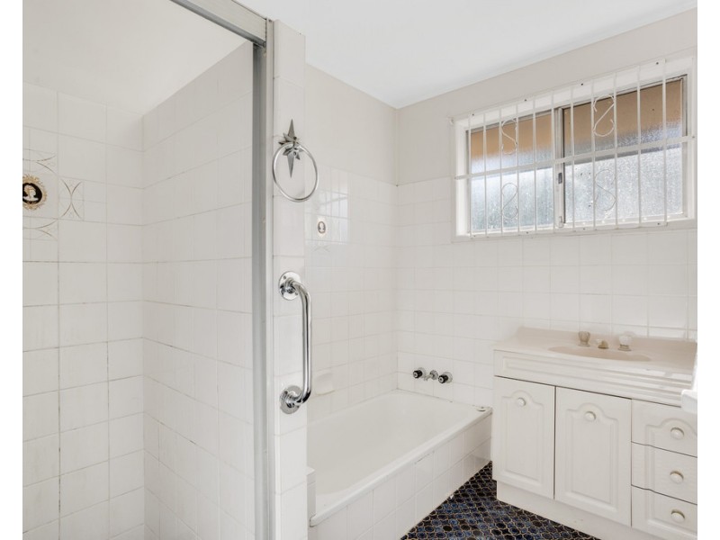 31 Obst Street, Harristown QLD 4350