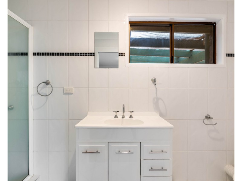 16 La Vista Court, Middle Ridge QLD 4350