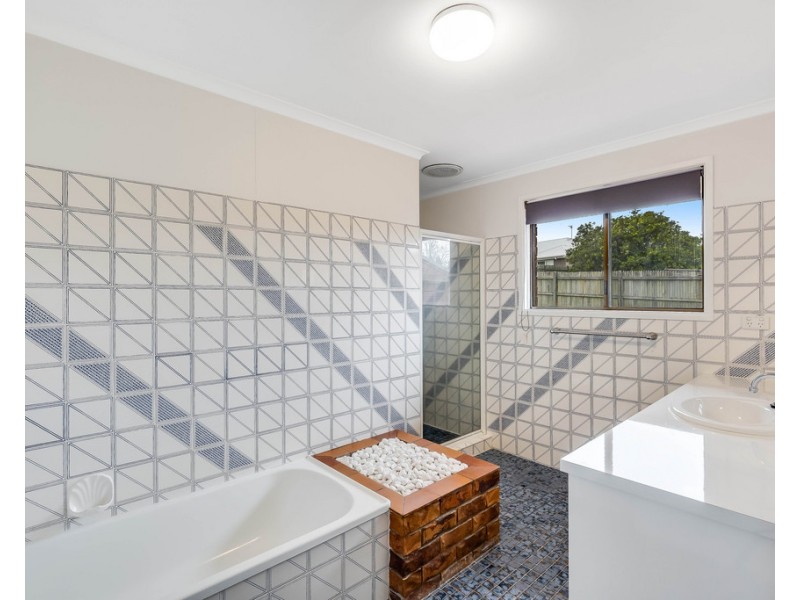 16 La Vista Court, Middle Ridge QLD 4350