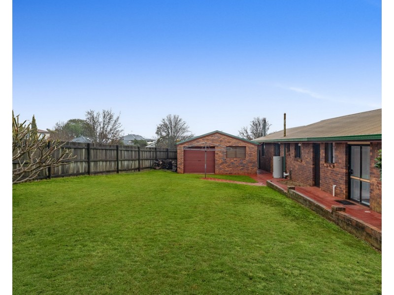 16 La Vista Court, Middle Ridge QLD 4350