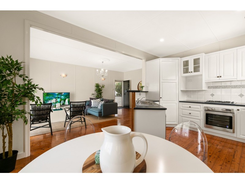 1 Bernard Street, Newtown QLD 4350