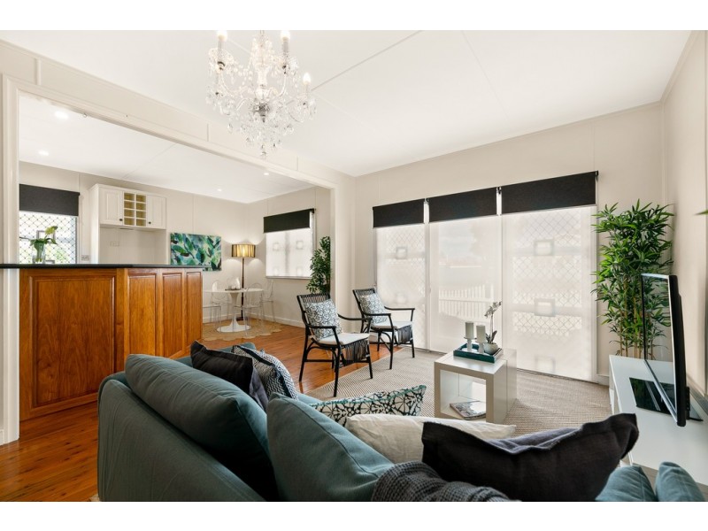 1 Bernard Street, Newtown QLD 4350