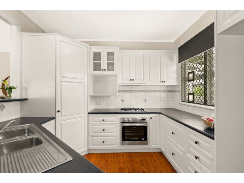 1 Bernard Street, Newtown QLD 4350