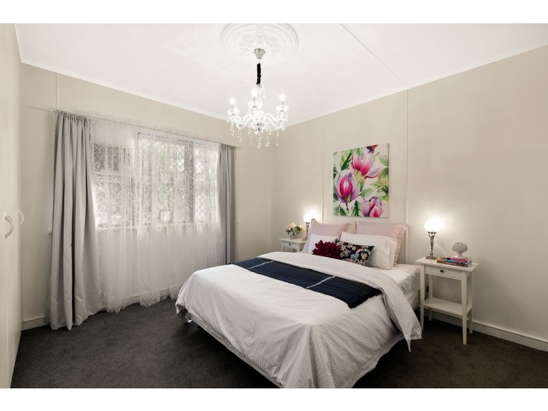 1 Bernard Street, Newtown QLD 4350