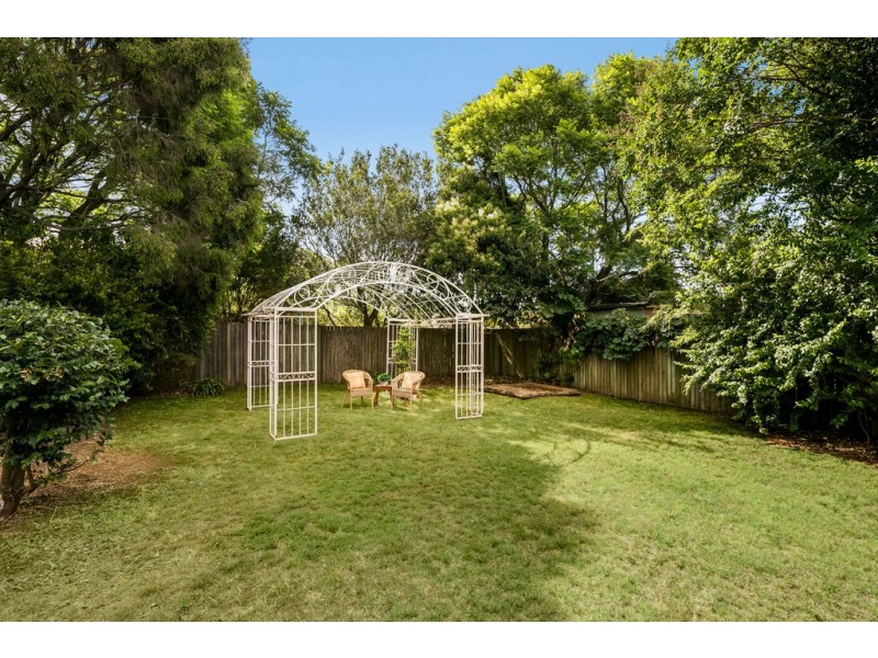 1 Bernard Street, Newtown QLD 4350