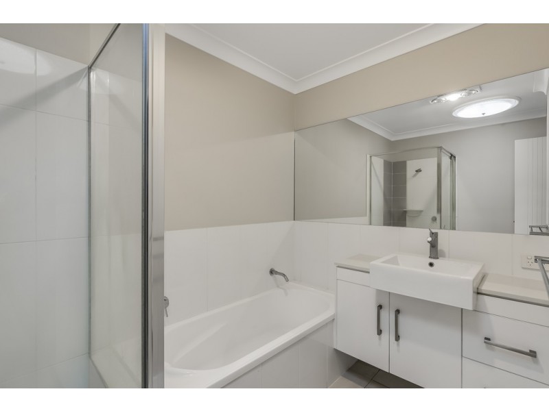 Unit 2/9 Wapiti Street, Kearneys Spring QLD 4350