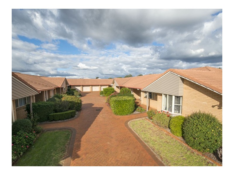 Villa 9 Glenfield Court, Middle Ridge QLD 4350
