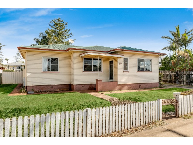 200 Taylor Street, Newtown QLD 4350